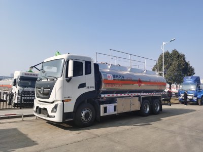 國(guó)六天龍后八輪油罐車