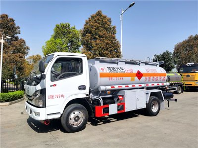 東風多利卡5噸油罐車